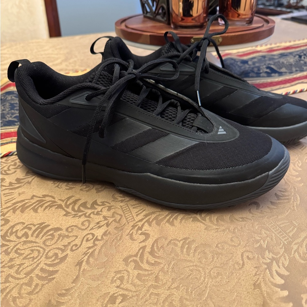 Adidas Men's Core Black Swift Run Shoes, size 11